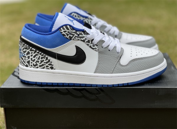 Air Jordan 1 Low SE True Blue 2022