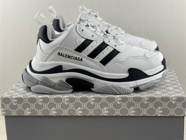 Balenciaga Triple S 710021 W3RN2 9010