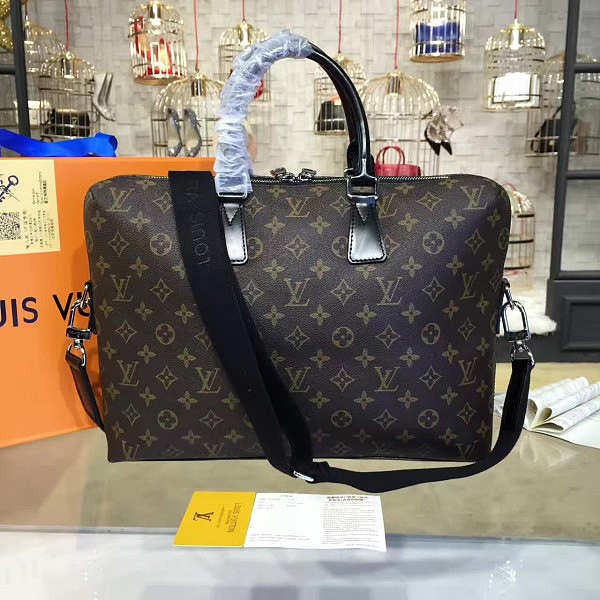 Louis Vuitton VOYAGE 3182