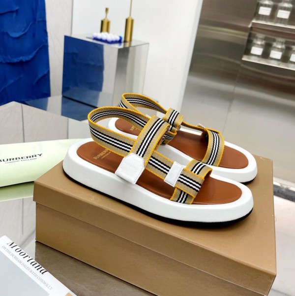 Burberry Sandals with logo