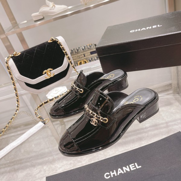 Chanel Loafers Black/White