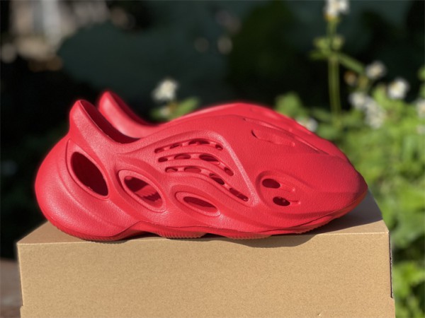 Adidas Yeezy Foam RNNR Vermillion GW3355