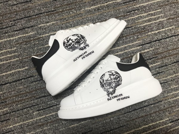 Alexander McQueen Oversized Sneaker White Black Skull