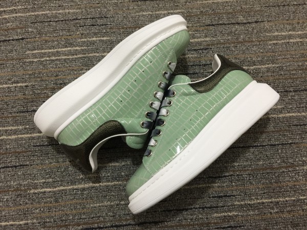 Alexander McQueen Oversized Sneaker MCQ054