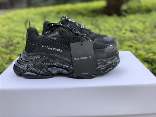 Balenciaga Triple S Black