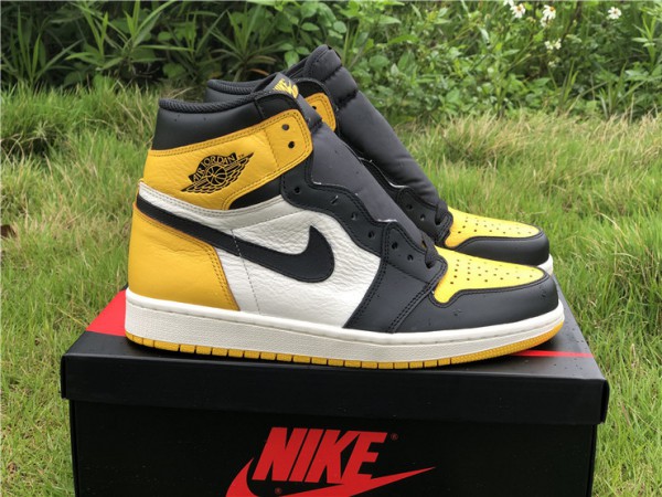 Air Jordan 1 Retro High OG Yellow Toe AR1020-700
