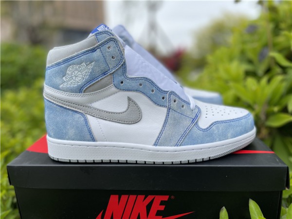 Jordan 1 Retro High OG Hyper Royal 555088-402 