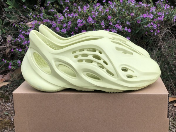 Adidas Yeezy Foam RNNR “Sulfur”