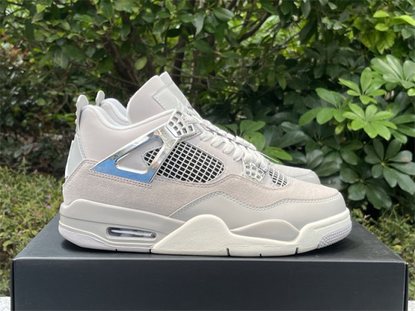 Air Jordan 4 Retro Frozen Moments 