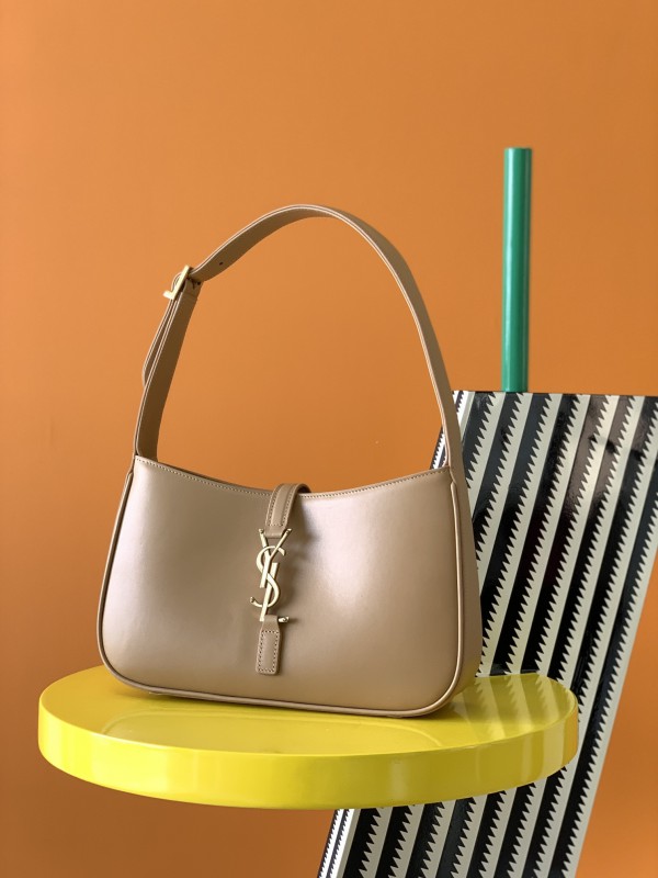 YSL Le 5 À 7 Hobo Bag In Smooth Leather Beige