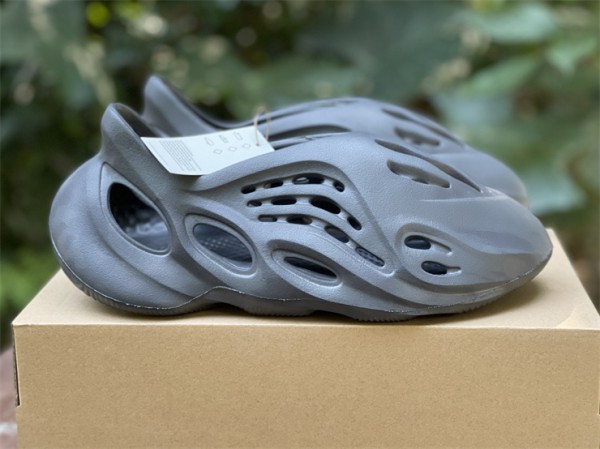 Adidas Yeezy Foam RNNR Onyx