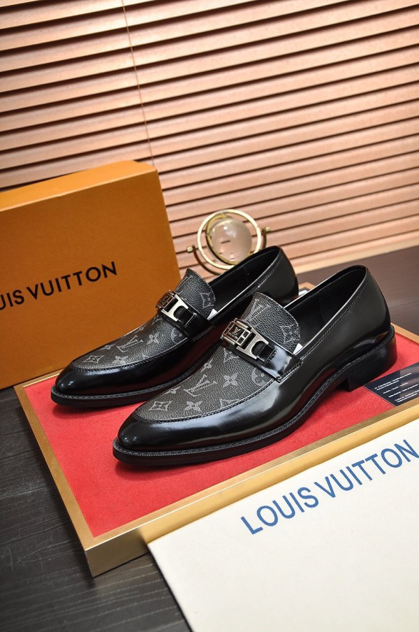Louis Vuitton Men Loafers (LV-SH-A005)