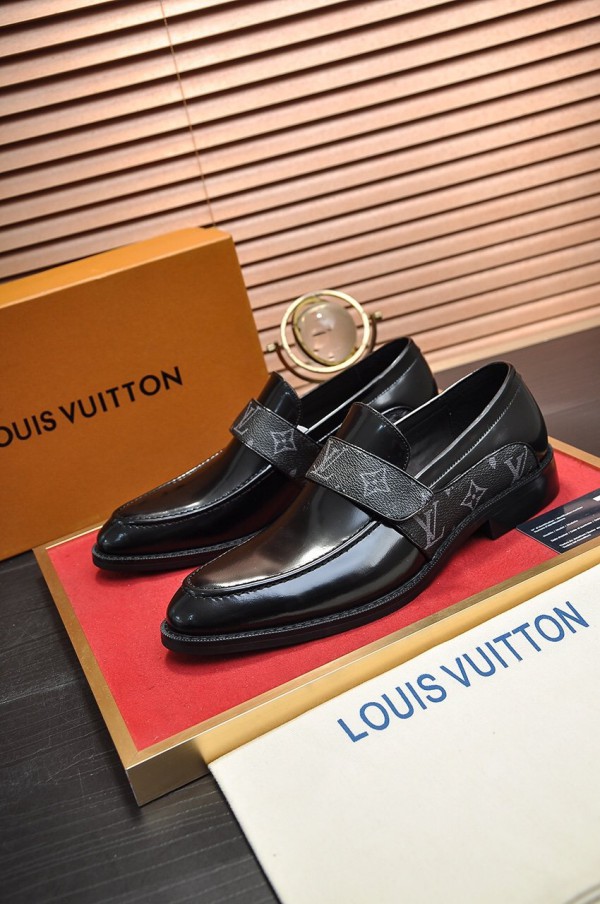 Louis Vuitton Men Loafers (LV-SH-A003)
