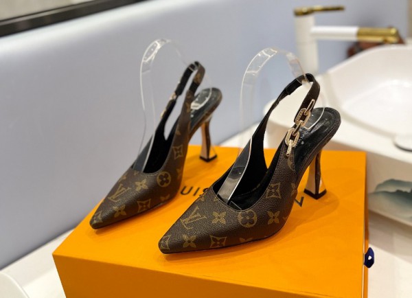 Louis Vuitton Pumps