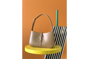 YSL Le 5 À 7 Hobo Bag In Smooth Leather Beige