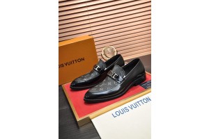 Louis Vuitton Men Loafers (LV-SH-A005)