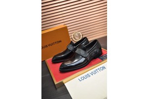 Louis Vuitton Men Loafers (LV-SH-A003)